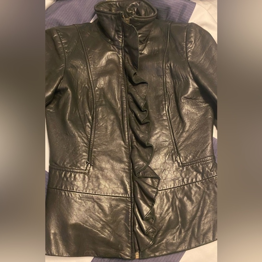 Tahari lamb leather jacket size XS
